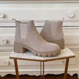 Steve Madden Suede Howler Boot in Sand Size 8.5